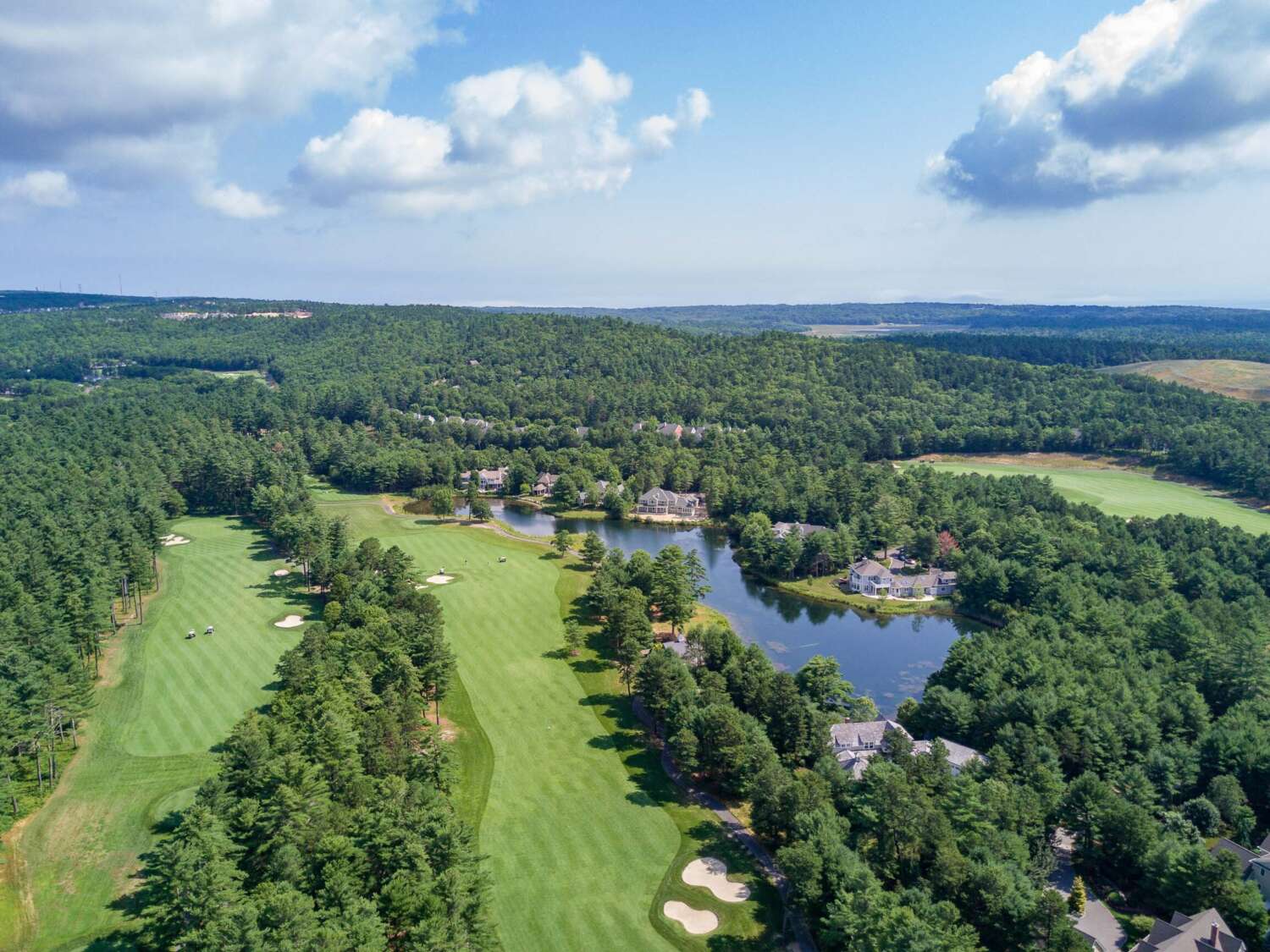 MacKenzie Feng Shui Modern kitchen and breakfast