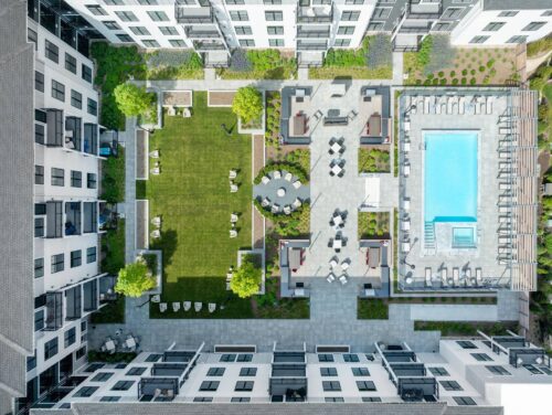 Rowen EXT Amenties Courtyard Pool4 Gunnar June2024